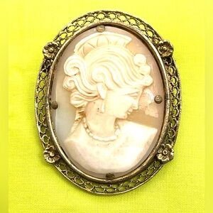 Genuine Cameo Pretty Lady Shell Brooch